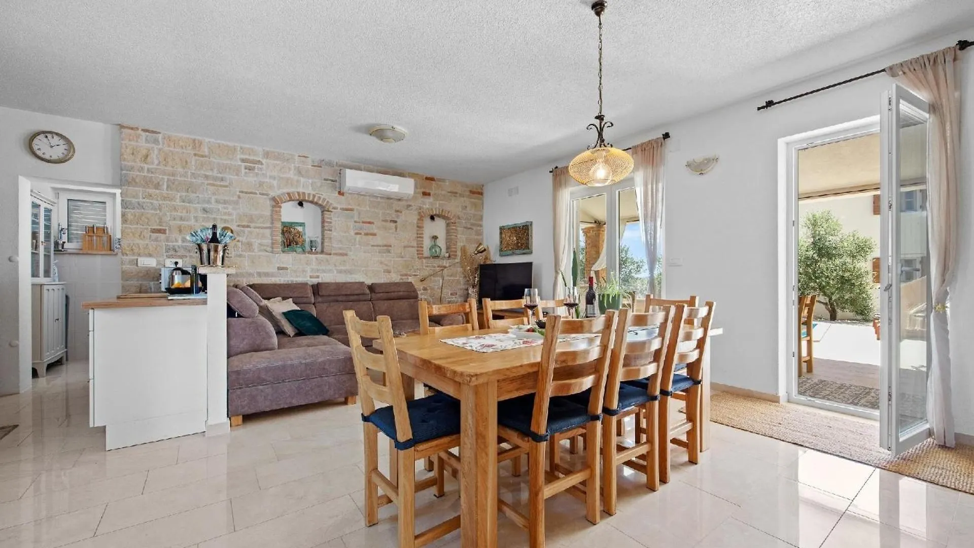 Ferienhaus Mit Privatpool Fuer 8 Personen Ca 220 Qm In Peruski, Istrien Bucht Von Rasa