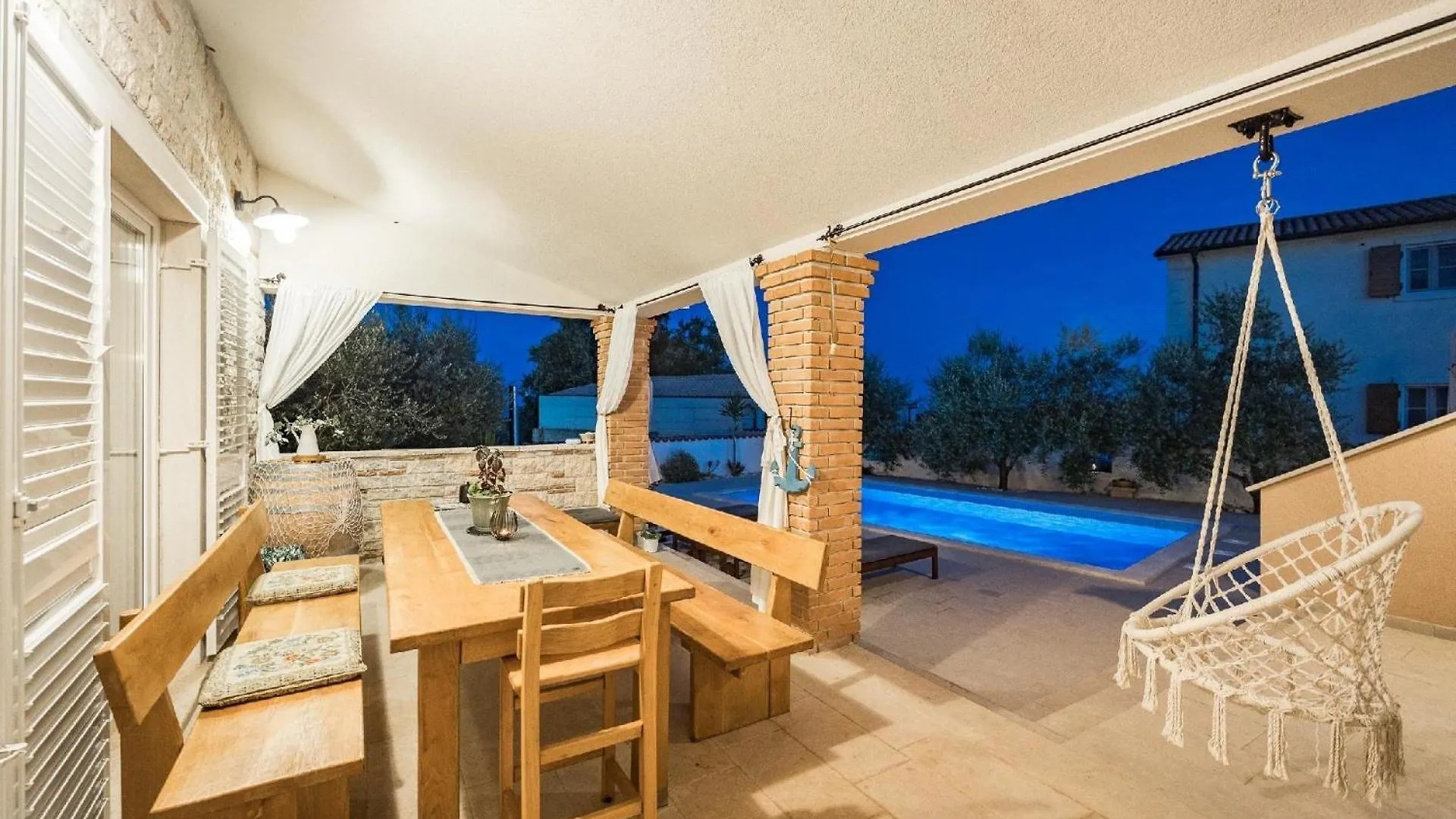 Ferienhaus Mit Privatpool Fuer 8 Personen Ca 220 Qm In Peruski, Istrien Bucht Von Rasa Peruski